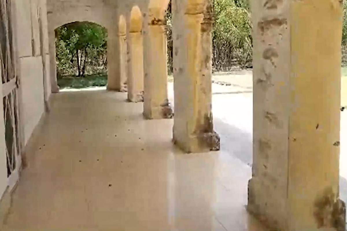 या विश्रामगृहाने गेल्या अनेक वर्षांचा राजकीय इतिहास जपला आहे.