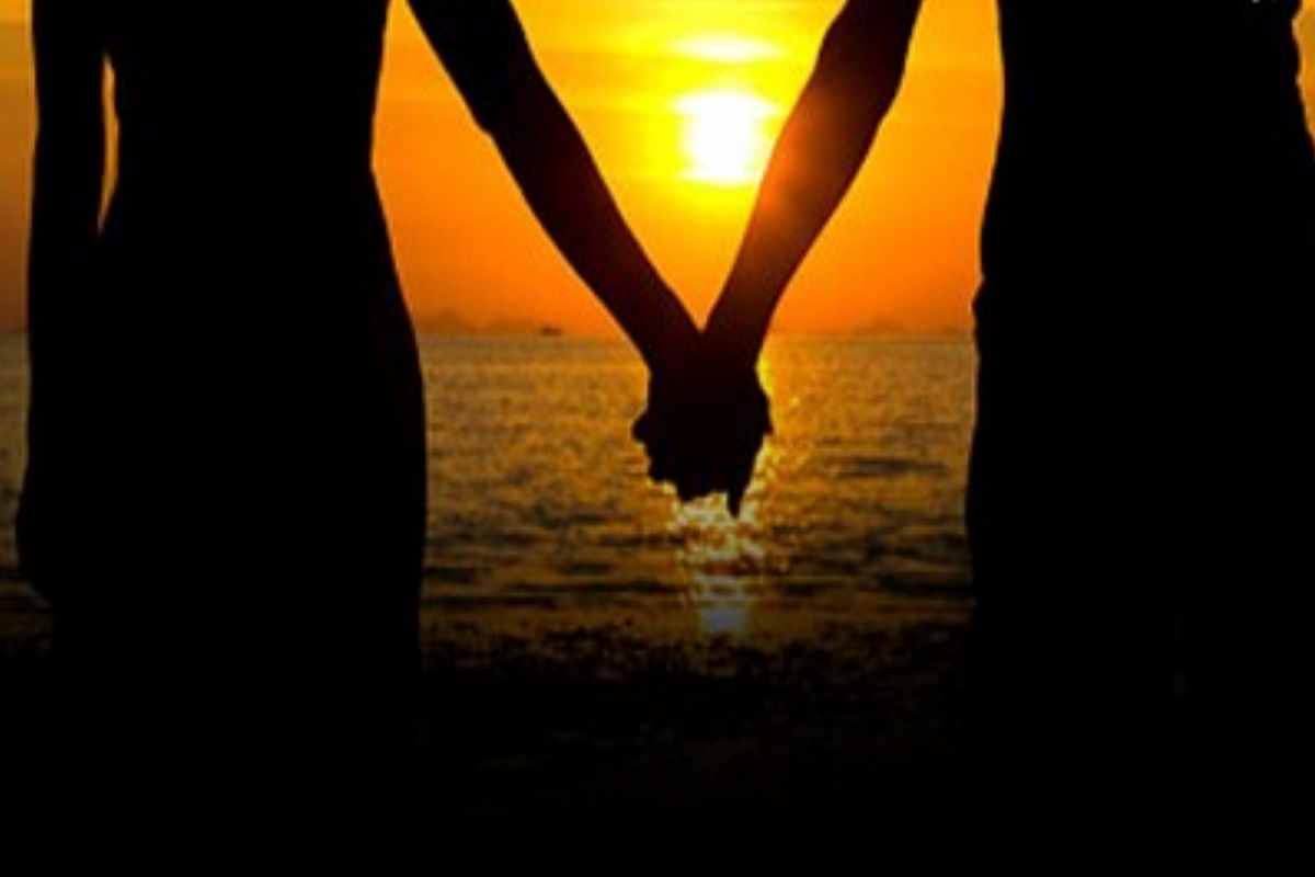 मजनू तिच्याच जीवावर उठला आणि त्याने हत्येचा कट रचला.