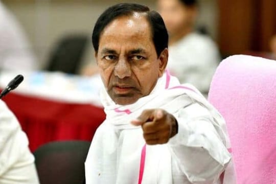 केसीआर यांचं मिशन महाराष्ट्र, पंकजांनंतर आणखी एका नेत्याला ऑफर