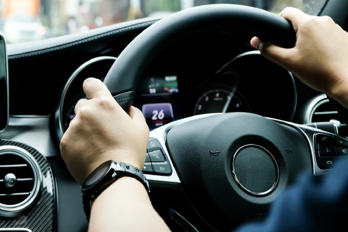 भारतात डाव्या बाजूने का चालवतात गाडी?