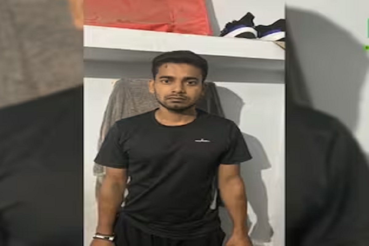 मित्रांनीही त्याला अडवलं नाही, या क्रूर कारस्थानात त्याची साथ दिली.