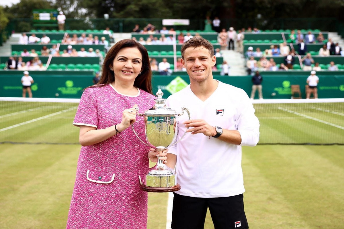 नीता अंबानी