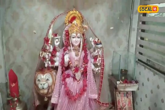 माता रानीच्या मंदिरात भारतातीलच नाही, तर परदेशातून येणारे भाविकही नतमस्तक होतात. 