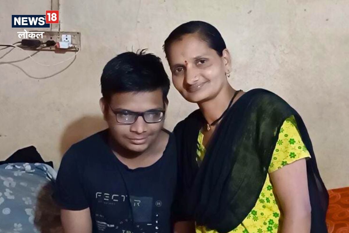 बिकट परिस्थिती आणि अपंगत्वावर मात करत ऋषिकेशनं यश मिळवलंय.