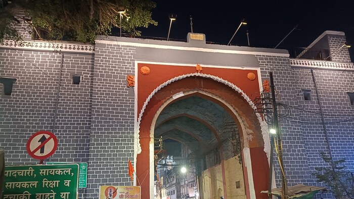 नागपूरातील महाल भागात असलेल्या शिवतीर्थ येथे हा दीपोत्सव संपन्न झाला. या प्रसंगी भव्य अशी किल्ले रायगडची हुबेहुब प्रतिकृत्ती तयार करण्यात आली आहे.