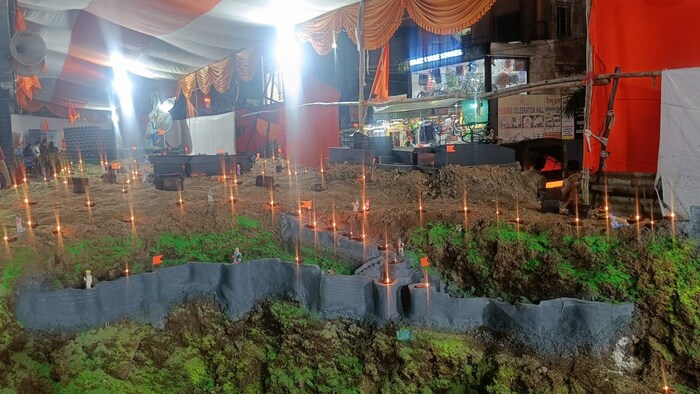 स्वराज्यासाठी कामी आलेल्या अनेक ज्ञात-अज्ञात मावळ्यांना दीपोत्सवाच्या माध्यमातून अभिवादन करण्यात आले.