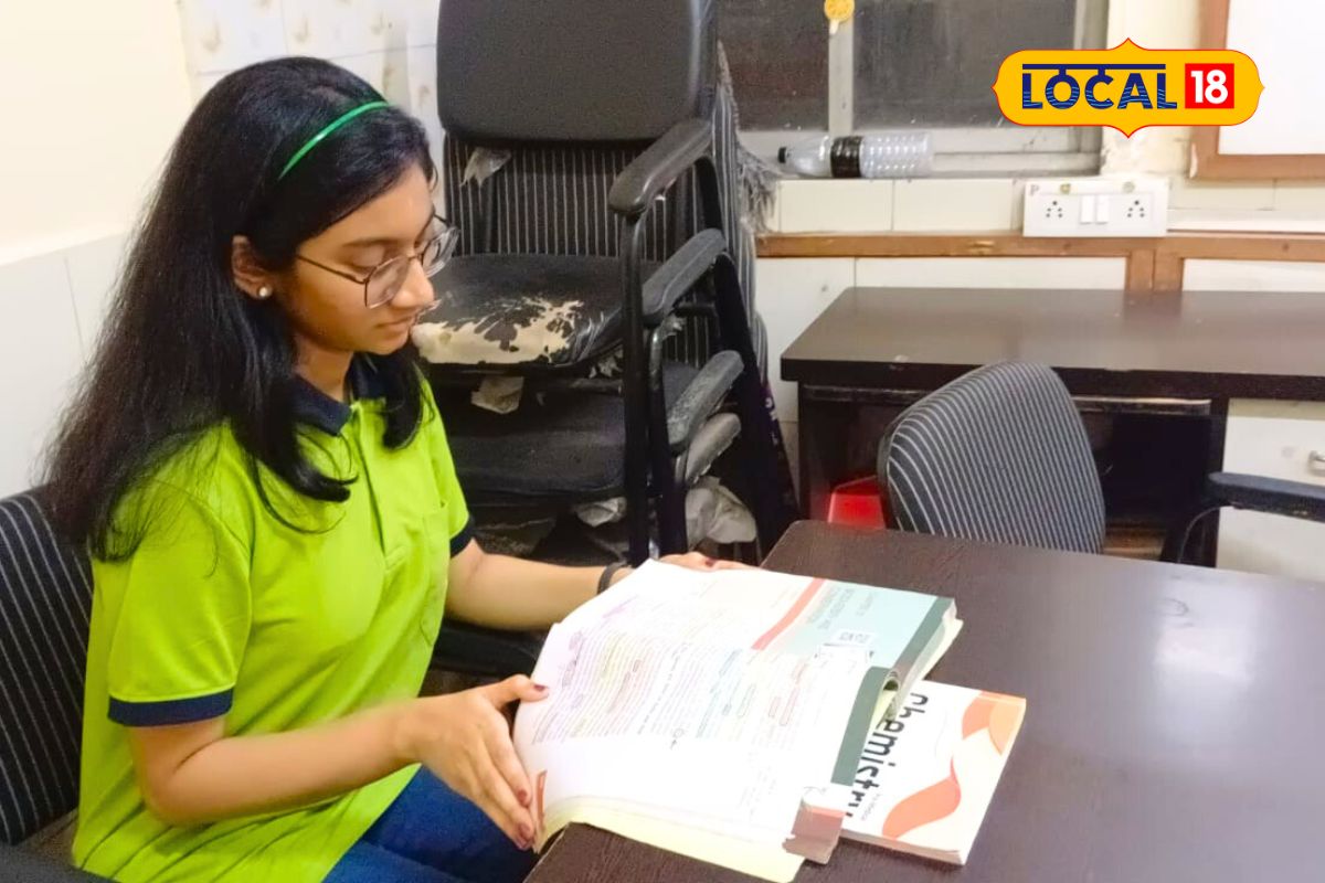 Dombivli News : नीट परीक्षेत अव्वल ठरलेल्या डोंबिवलीच्या श्रेयसीला आईनं का दिला होता कमी अभ्यासाचा सल्ला? पाहा Video