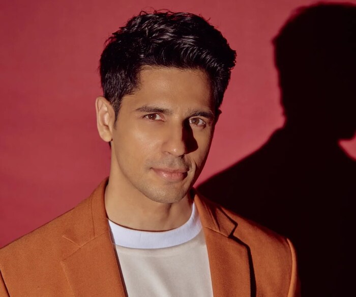 सिद्धार्थ मल्होत्राचे करिअर आधीच अडचणीत आलं होतं. 2016 मध्ये आलेल्या 'कपूर अँड सन्स' या हिट चित्रपटानंतर, बॉक्स ऑफिसवर त्याचे बॅक टू बॅक 6 चित्रपट प्रदर्शित झाले, परंतु एकही चित्रपट हिट म्हणावा असा नव्हता. 