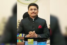 10 वीत 44 टक्के, 13 वेळा नापास, पण हार मानली नाही; शेवटी झाला IAS अधिकारी!
