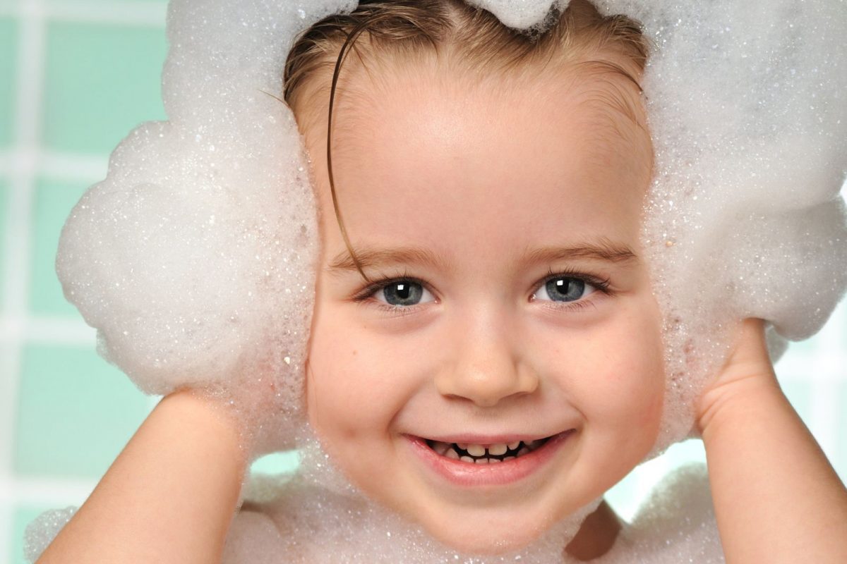 समृद्ध जीवनासाठी करा स्नानाचे हे उपाय, स्नानाचे 4 प्रकार आणि सर्वोत्तम वेळ