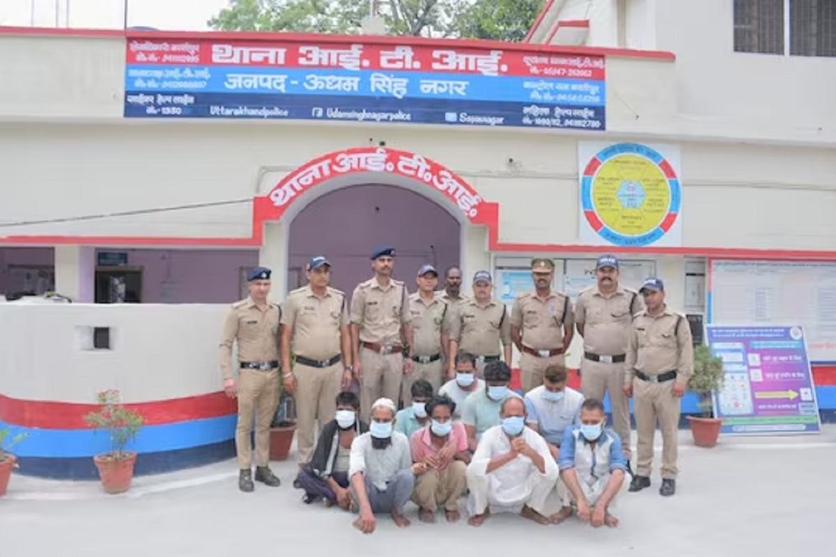 बागेची देखभाल करणाऱ्यांनी विष देऊन मारलं, असा पोलिसांचा प्राथमिक अंदाज आहे.