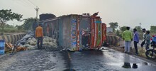 आधी टायर फुटला मग ट्रक कठड्याला आदळला, पंढरपूर-कराड मार्गावर भीषण अपघात