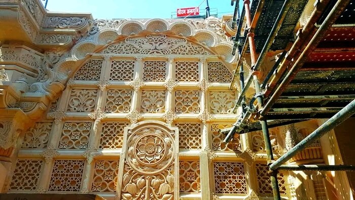 श्रीरामांचं सिंहासन आणि त्यांचं द्वार सोन्याचं असावं, अशी भाविकांची इच्छा असल्याने श्री रामजन्मभूमी तीर्थ क्षेत्र ट्रस्टने हा महत्त्वपूर्ण निर्णय घेतला आहे.
