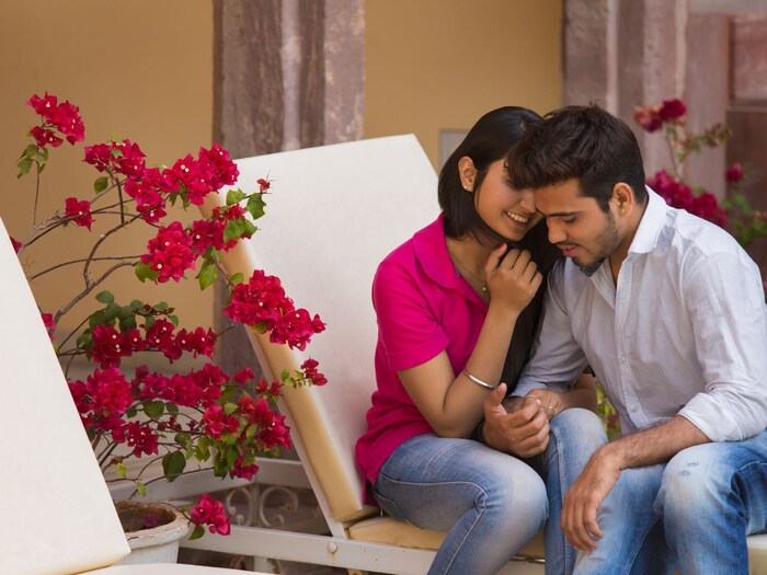 दररोज सकाळी उठल्यानंतर आणि संध्याकाळी नवरा कामावरून घरी आल्यानंतर बायकोने हे करायचं आहे.