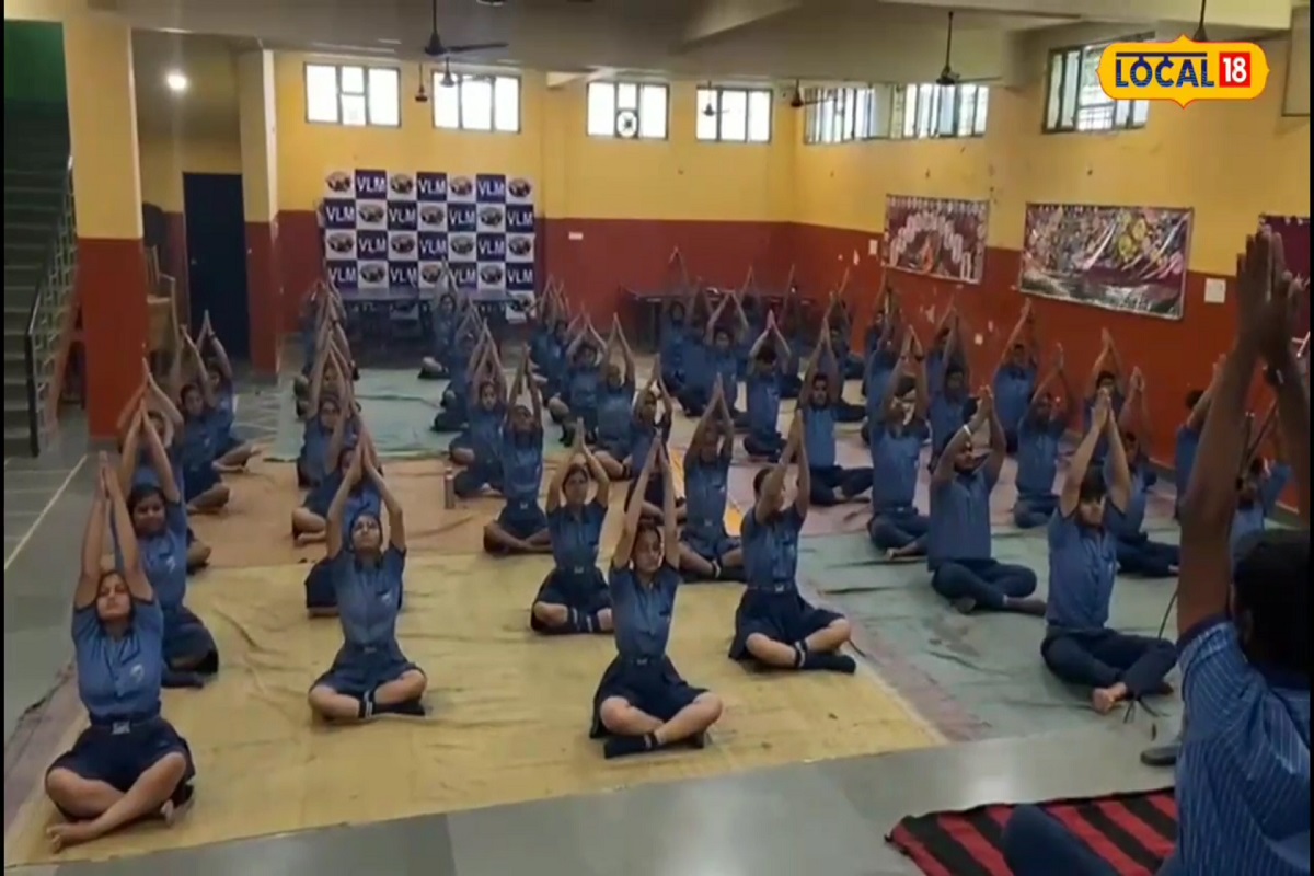 सकाळी 4:30 ते 6:30 वाजताची वेळ योगासने करण्यासाठी अतिशय उत्तम मानली जाते.