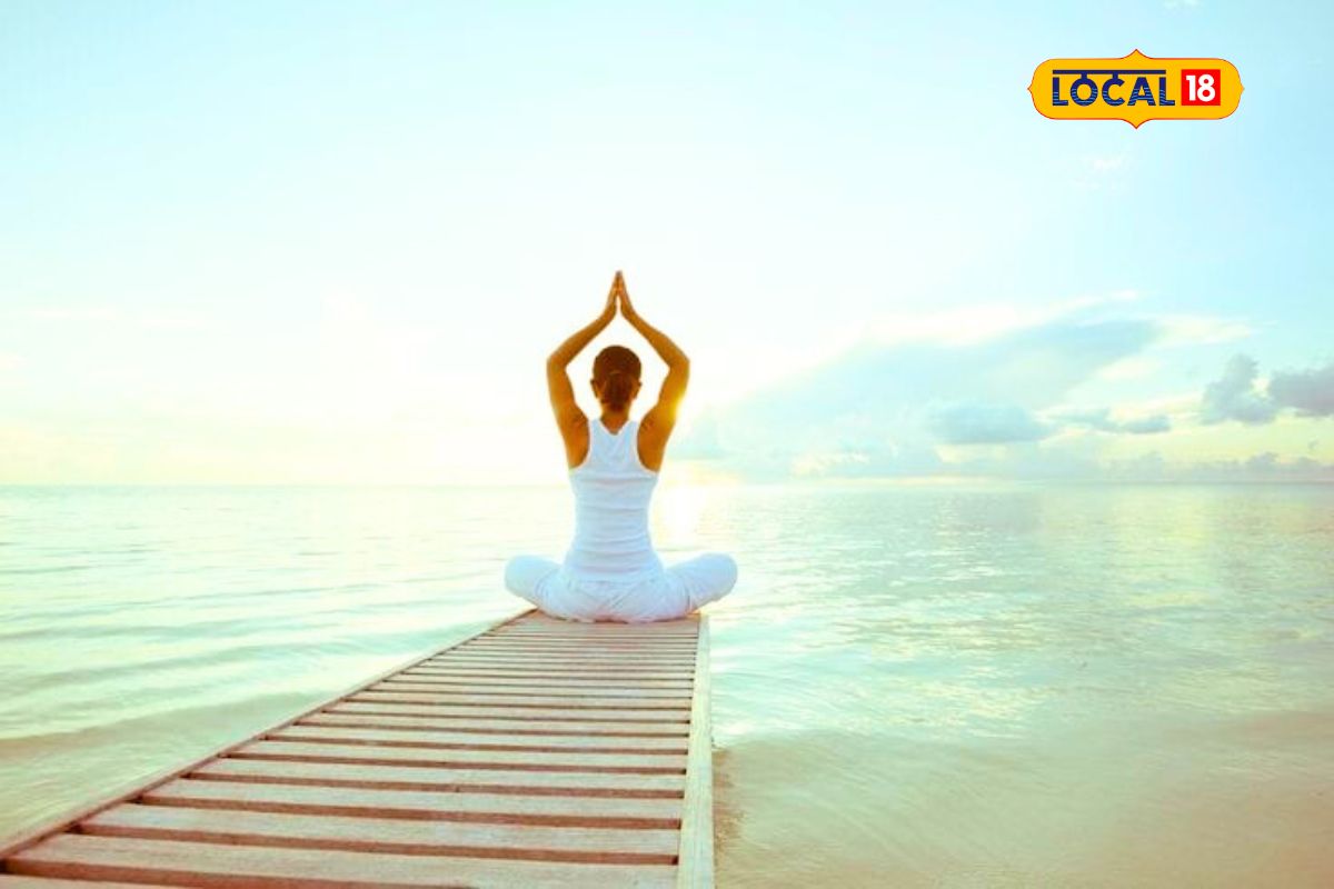 Yoga Day 2023 : गृहिणी फिट तर घर हिट, महिलांनो, सदृढ तब्येतीसाठी घरीच करा ‘ही’ योगासनं, Video