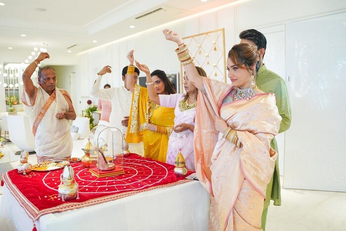  अंकिताने पुजेचे फोटो सोशल मीडियावर शेअर केलेत.