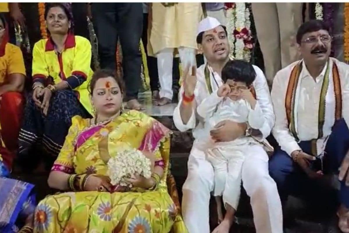खासदार श्रीकांत शिंदे यांनी महापुजा झाल्यावर सहकुटुंब महापूजा केल्याबद्दल आनंद व्यक्त केला 