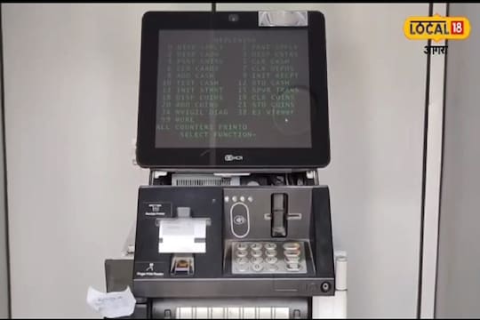 ATM मधून अचानक निघाल्या 100 ऐवजी 500 च्या नोटा, पैसे काढणाऱ्यांच्या लागल्या रांगा 