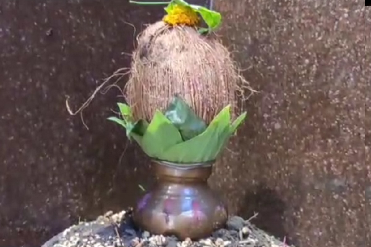 (घरातून 14 तोळं सोनं गायब)