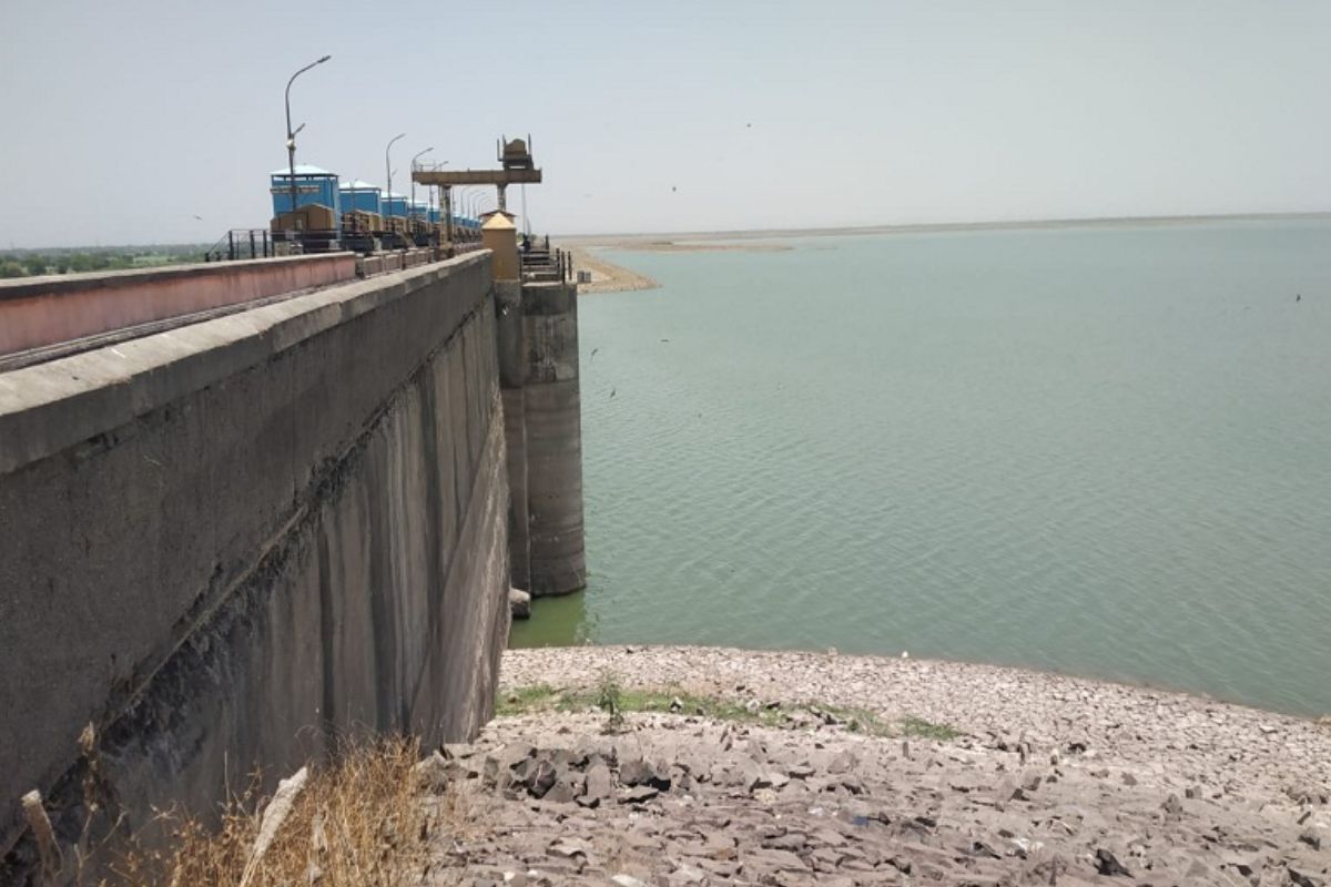 Beed News: बीडवर वरुणराजे रुसले, अजूनही 21 प्रकल्प कोरडे; पाणीबाणीचं संकट!