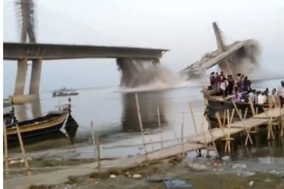 बिहारमध्ये पूल दुर्घटना, त्याच कंत्राटदाराला मुंबईतही काम