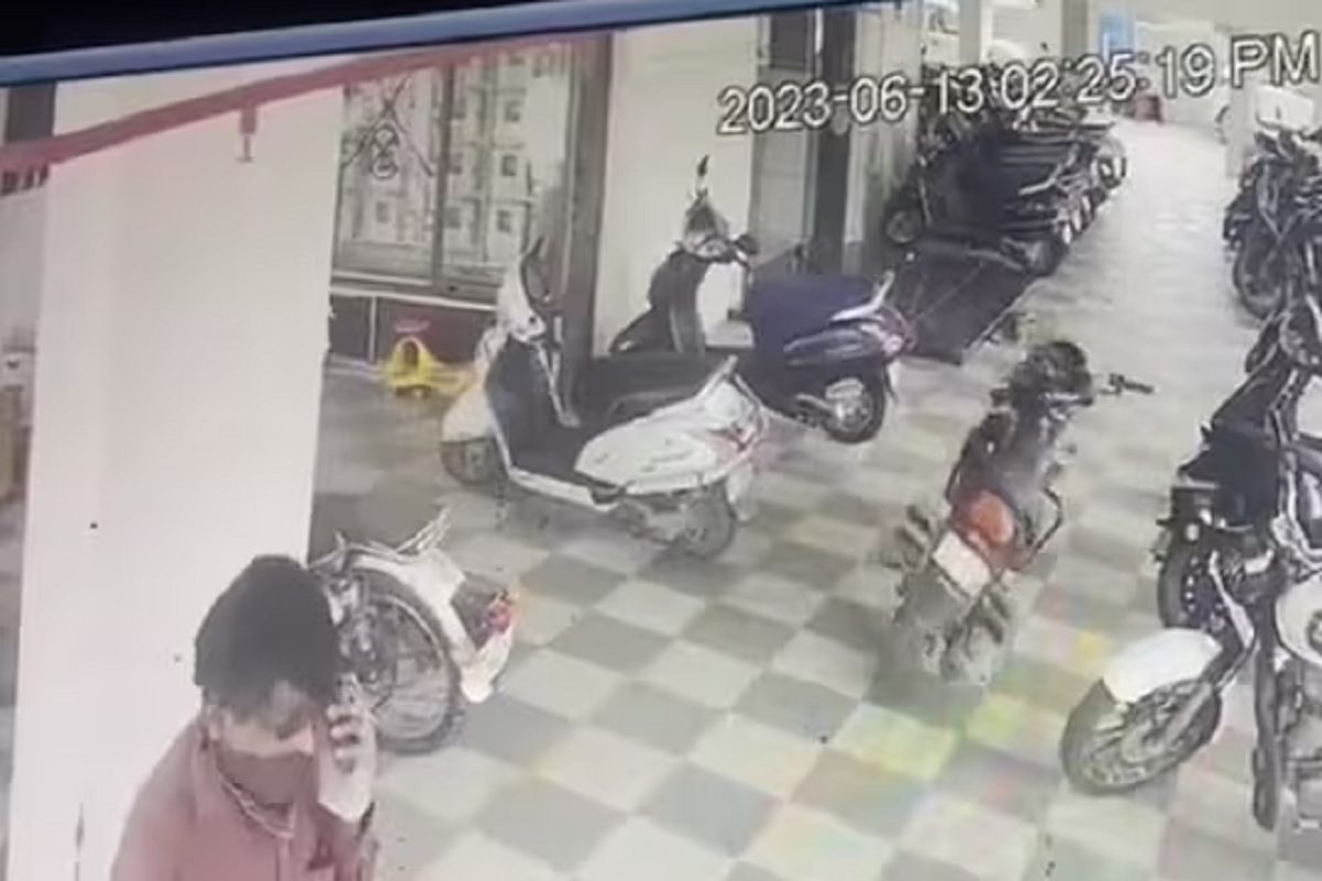 बिपरजॉय चक्रीवादळामुळे गुजरातमध्ये वेगवान वारे