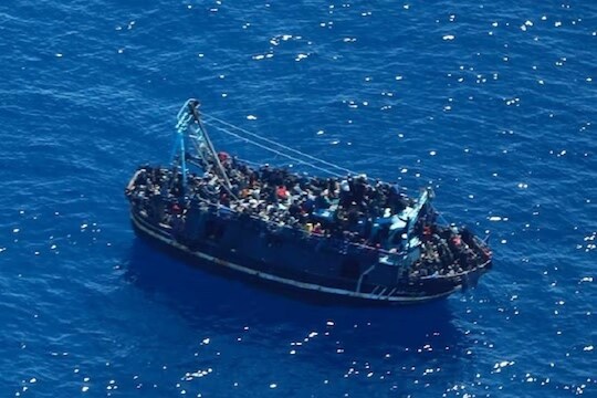 Greece Boat News  : काल 100 आज 79 जणांचा मृत्यू, 500 प्रवाशांना घेऊन जाणारं जहाज बुडालं