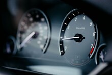 पेट्रोलवर चालणारी कार कोणत्या स्पीडवर देते Best Mileage, माहितीय का ही ट्रिक?
