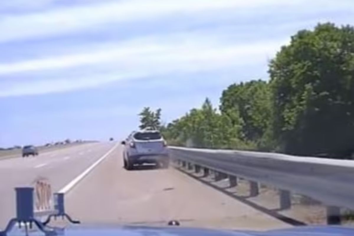 10 वर्षांचा मुलगा SUV घेऊन सुपरफास्ट हायवेवर