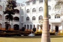  Chhatrapati Sambhaji Nagar News : छत्रपती संभाजीनगरमध्ये सर्वात स्वस्त कॉलेज कोणतं? टॉप 5 कॉलेजची यादी