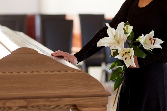 शवपेटीत श्वास घेत होती महिला (प्रतिकात्मक फोटो)