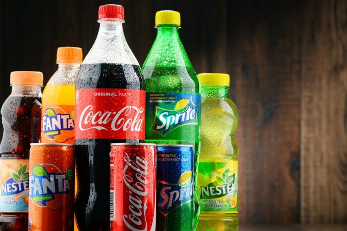 तुम्ही बारीक निरिक्षण केलं असेल तर शीतपेये, पाण्याच्या बाटल्या, बॉडी वॉश, शॅम्पू इत्यादी द्रवपदार्थांनी भरलेल्या सर्व बाटल्या, त्यांचा वरचा भाग रिकामा ठेवला जातो. 