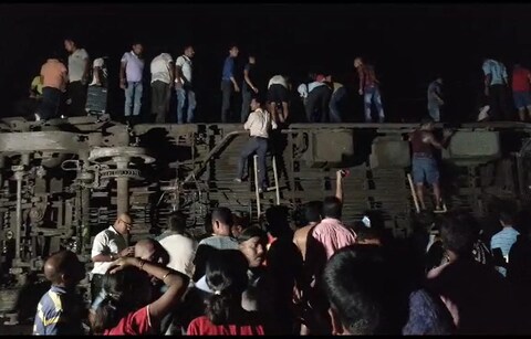 कोरोमंडल एक्स्प्रेसचा भीषण अपघात, 50 जणांचा मृत्यू