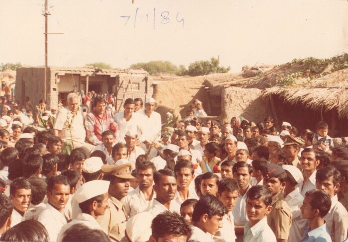  त्यावेळी त्यांची बैलगाडीतुन मिरवणूक काढण्यात आल्याची माहिती जाट समाजाचे नेते विठोबा दयानंद यांनी दिली आहे. पण आता या शाळेची अवस्था अत्यंत दयनीय झाली आहे. 