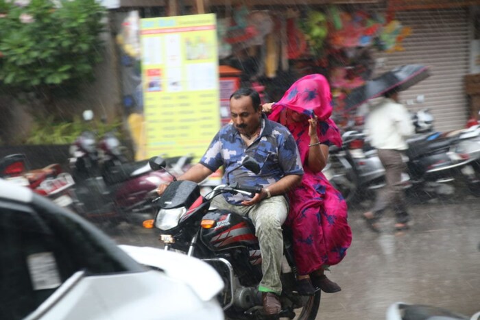 हवामान विभागाने नागरिकांना काळजी घेण्याचं आवाहन केलं आहे 