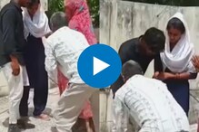 लेकीसमोर हात जोडून रडला बाप, तरी प्रियकरासोबत गेली निघून, भावुक Video