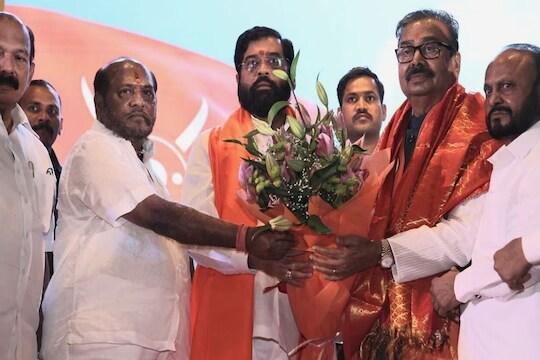 गजानन किर्तीकरांचा सापत्न वागणुकीवरून घुमजाव