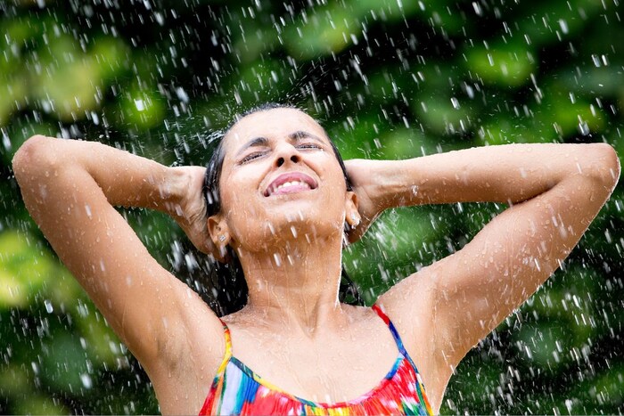 पावसामुळे भिजल्यानंतर लगेच अंग पुसून कोरडे करा, ओले कपडे त्वरित बदला, गरम चहा प्या, भिजल्यानंतर लगेच पाय पुसून कोरडे करा आणि त्यावर आवश्यक क्रीम लावा. 
