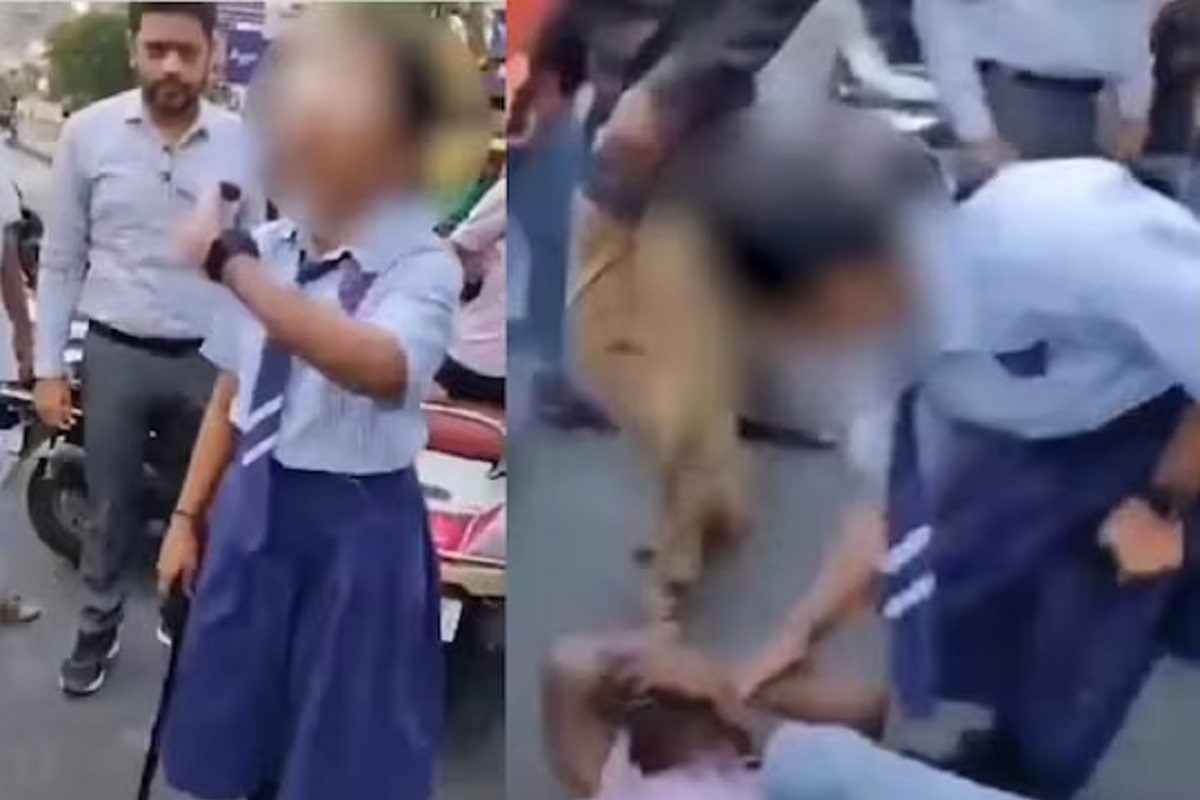 2 बहिणींनी रोडरोमिओला चोपलं. (फोटो - ट्विटर व्हिडीओ ग्रॅब)