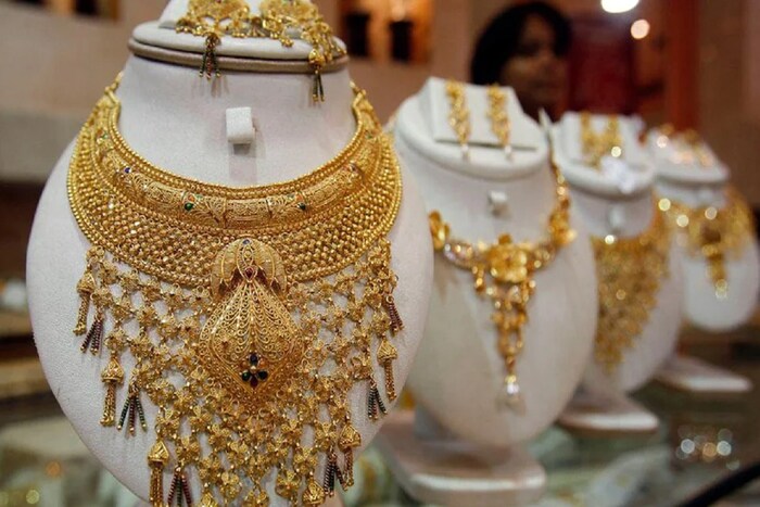  Gold Silver Price: भारतीय सराफा बाजारात आज सोमवारी -चांदीच्या दरात वाढ झाली आहे.