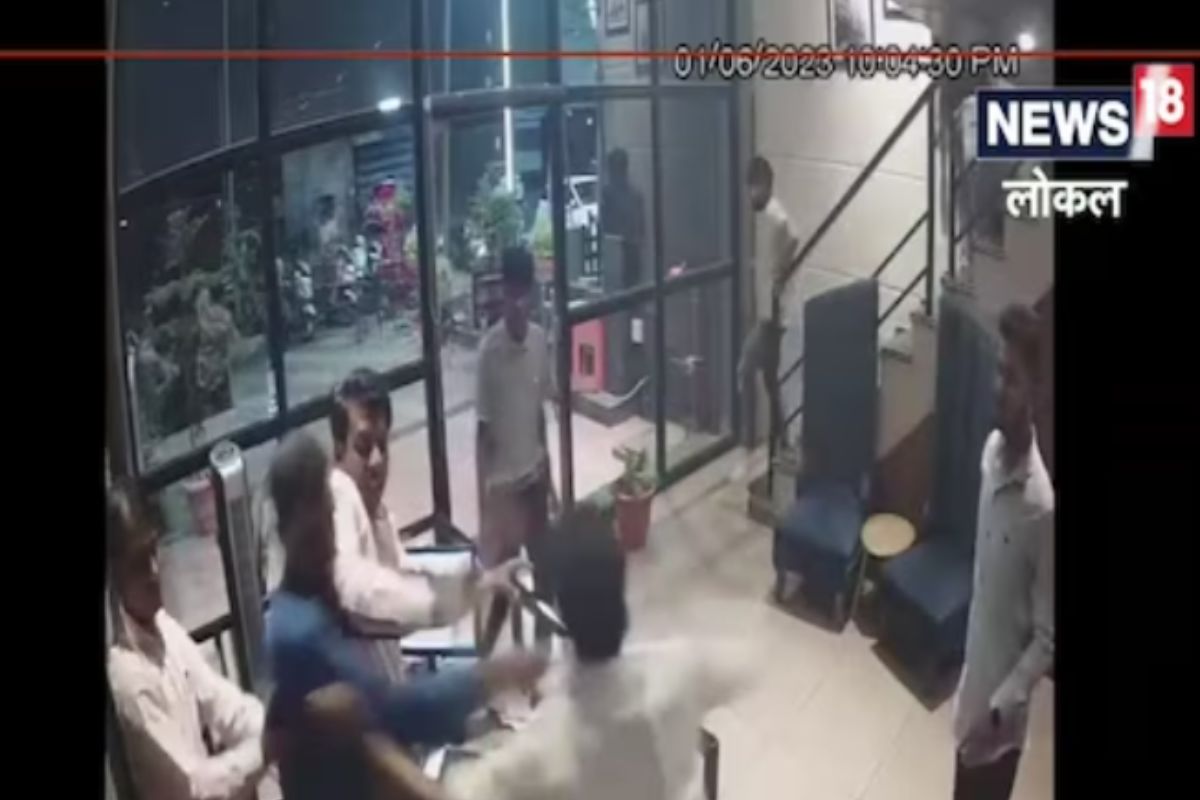 सीसीटीव्ही फुटेजमधील दृश्य