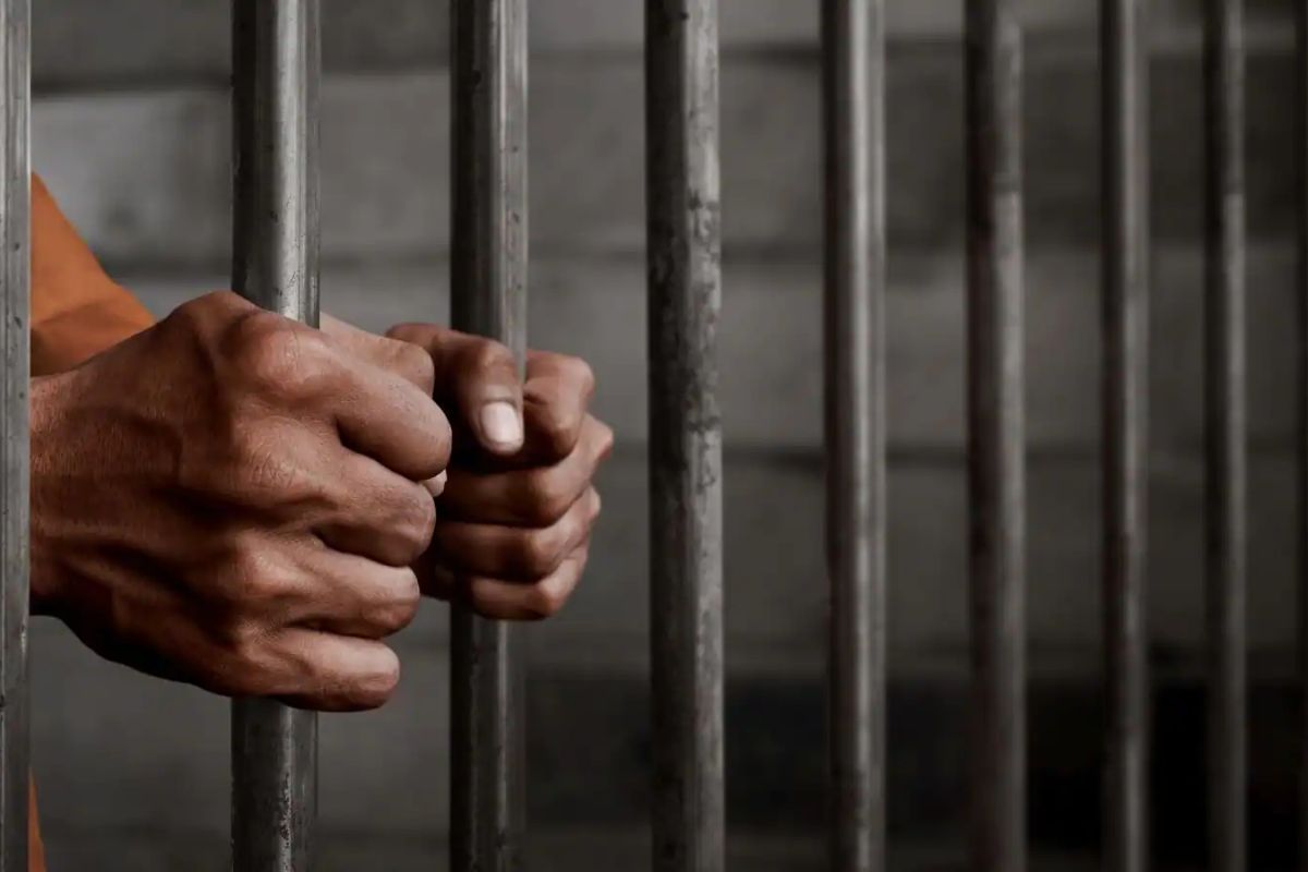 जामीन मिळूनही तरुण जेलमध्येच