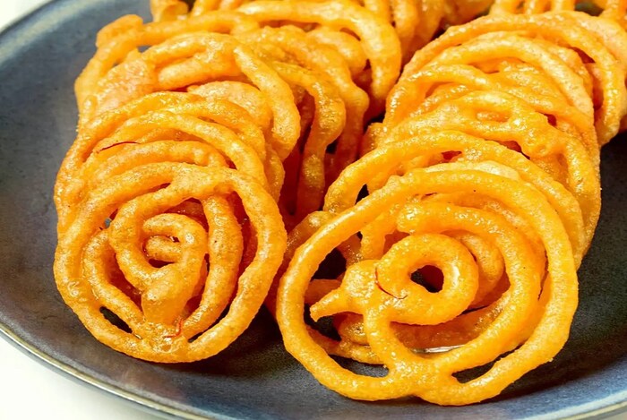 गोड पदार्थांमध्ये सर्वाधिक खाल्ली जाणारी जिलेबी ही पर्शियाहून भारतात पोहोचली. 