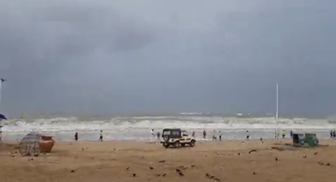 जुहू समुद्र किनाऱ्यावर मोठी दुर्घटना