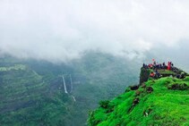 नभ उतरू आले, मग तर फिरलंच पाहिजे! पुण्याजवळील हे 6 ठिकाणं आहेत एकदम बेस्टच photo