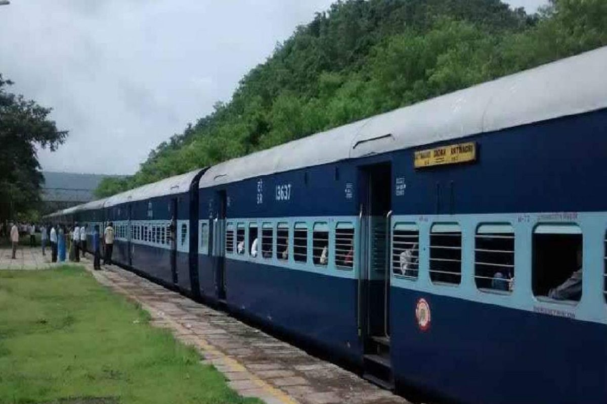 गणेशोत्सवासाठी सेंट्रल रेल्वेकडून कोकणवासियांना मोठं गिफ्ट