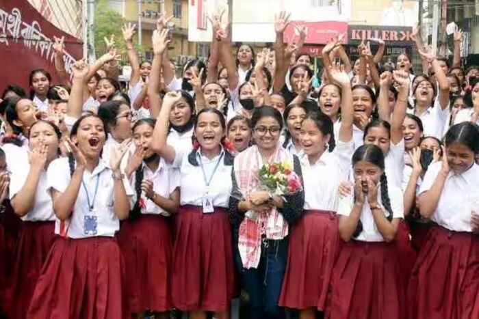 राज्यात 100 टक्के मार्क मिळवणाऱ्या विद्यार्थ्यांची संख्या 151 आहे. 