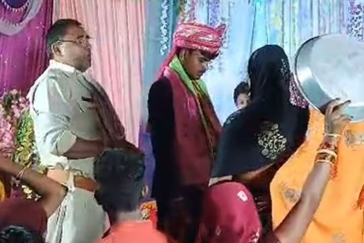 पोलिसांनी पूर्ण केले लग्नाचे विधी