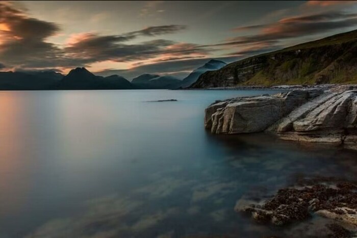 या सरोवरातून पहाटेच्या वेळी ड्रम वाजवल्याचा आवाज येतो, असं लोकांचं म्हणणं आहे. तसंच माणसांच्या आणि प्राण्यांच्या ओरडण्याचाही आवाज येतो. डोंगरावर राहणारा एक महाकाय अजगर या सरोवराचं रक्षण करतो असं स्थानिकांना वाटतं. त्या अजगराला प्रसन्न करण्यासाठी वेंदा आदिवासी दरवर्षी एक नृत्य उत्सव आयोजित करतात. या उत्सवात लग्न न झालेल्या मुली नृत्य करतात.